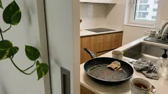 버리던 보리차 티백으로 프라이팬 기름때 쉽게 지우는 설거지 꿀팁