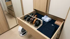 가죽 벨트 보관, 접지 말고 납작하게 말아 세워두는 2단계 정리법